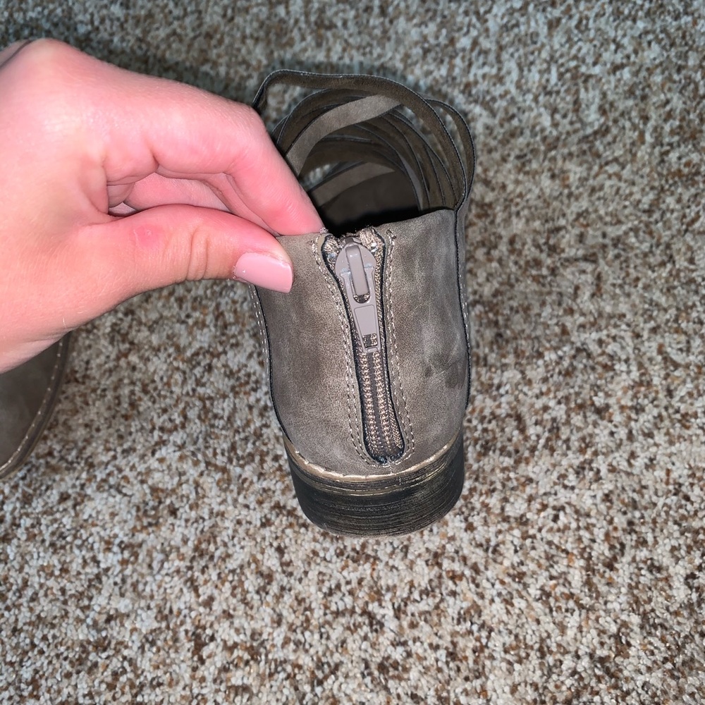 Shoes - Picture 3 of 4